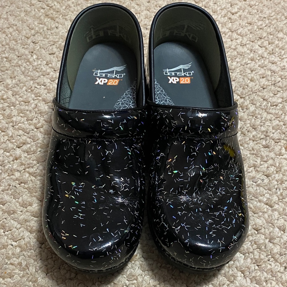 Dansko XP 2.0 professional clogs Rainbow Flecks Patent colorway Sz 40 women’s ¥